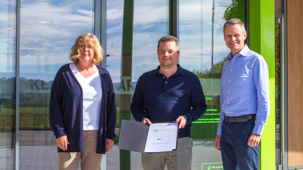 Vertragsunterzeichnung mit dem Oberb&uuml;rgermeister der Stadt Waibstadt